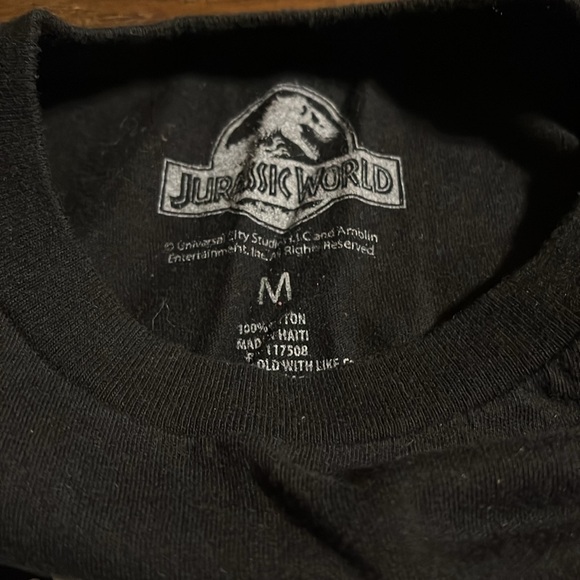 Size M Jurassic shirt - Picture 3 of 4